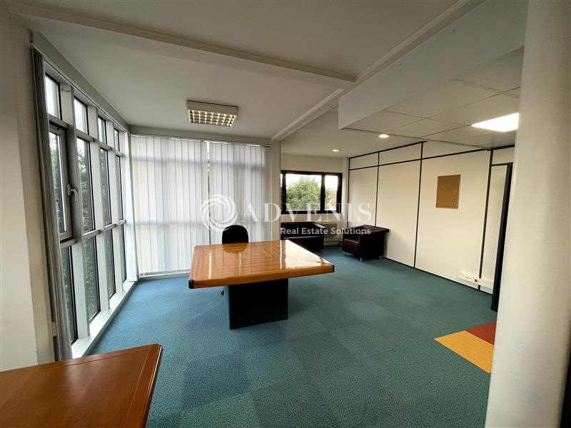 Location Bureaux FERRIERES (77164) - Photo 1