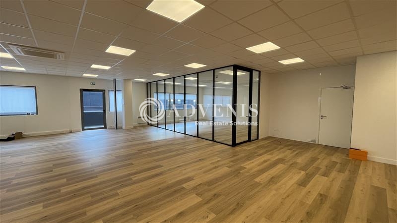 Vente Utilisateur Bureaux FERRIERES (77164) - Photo 1