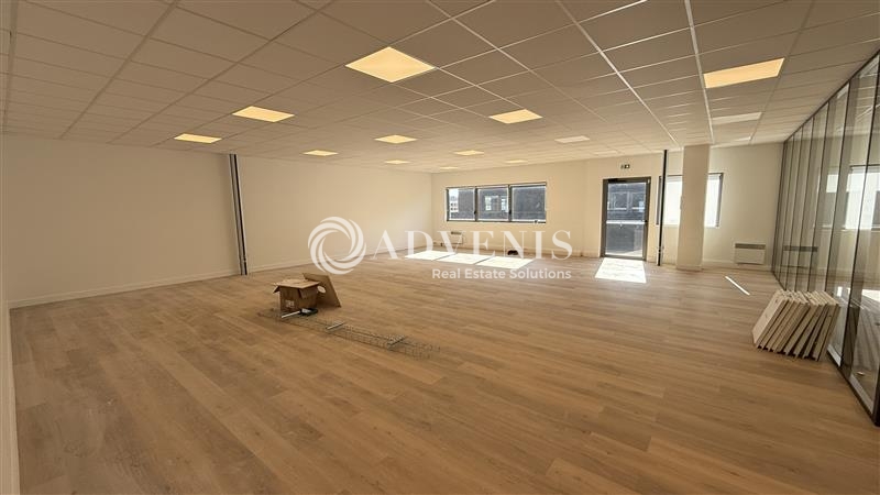 Vente Utilisateur Bureaux FERRIERES (77164) - Photo 2