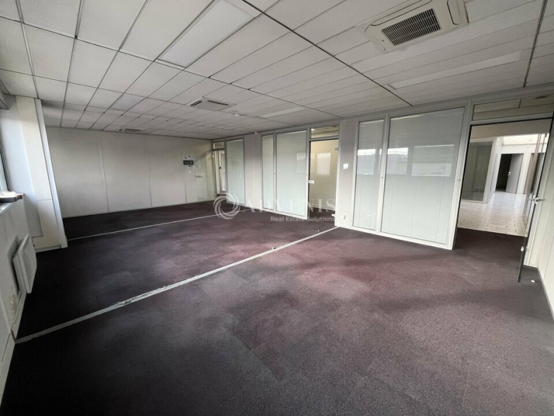 Location Activités Entrepôts LE MESNIL AMELOT (77990) - Photo 8