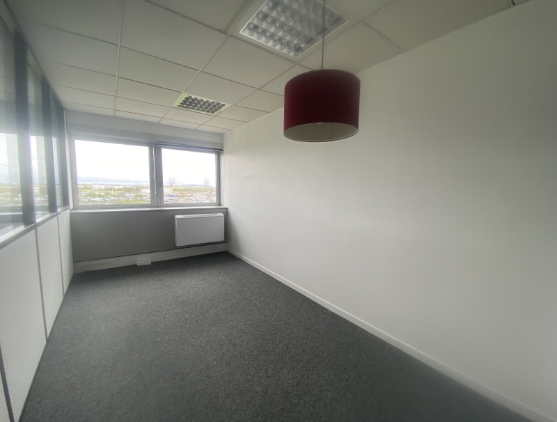 Location Bureaux TREMBLAY EN FRANCE (93290) - Photo 6