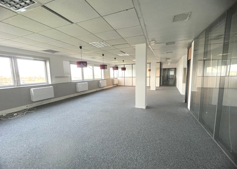 Location Bureaux TREMBLAY EN FRANCE (93290) - Photo 8