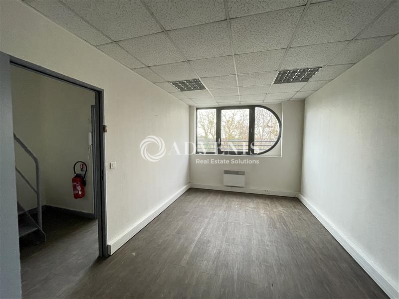 Location Activités Entrepôts LE THILLAY (95500) - Photo 6