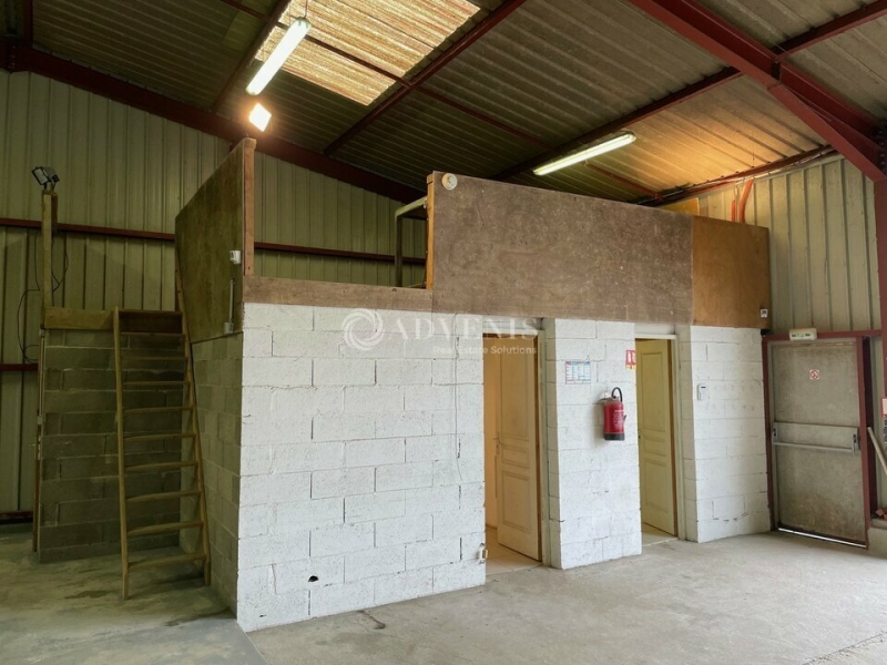 Location Activités Entrepôts SAINT PRYVE SAINT MESMIN (45750) - Photo 5