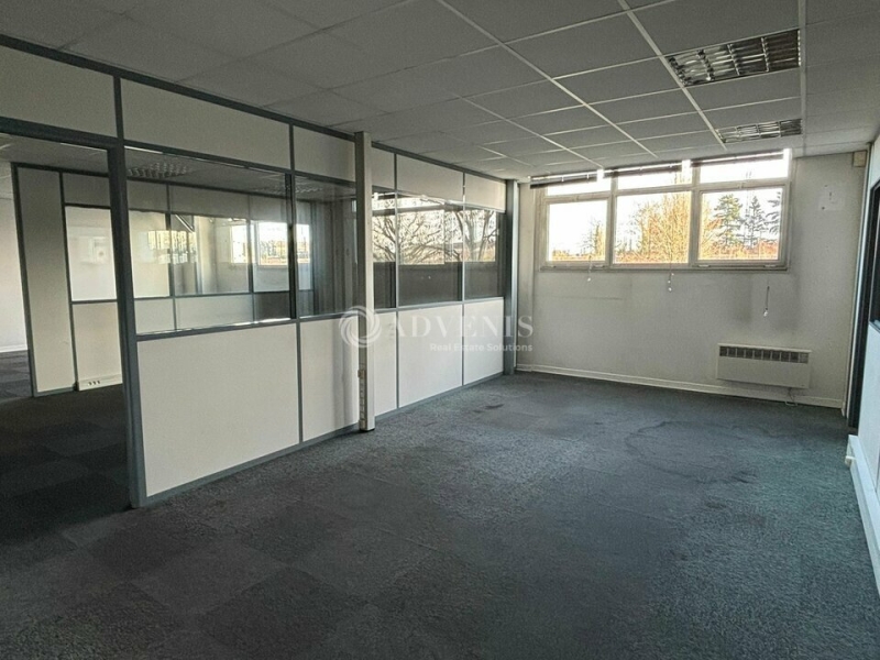 Location Commerces FLEURY LES AUBRAIS (45400) - Photo 8