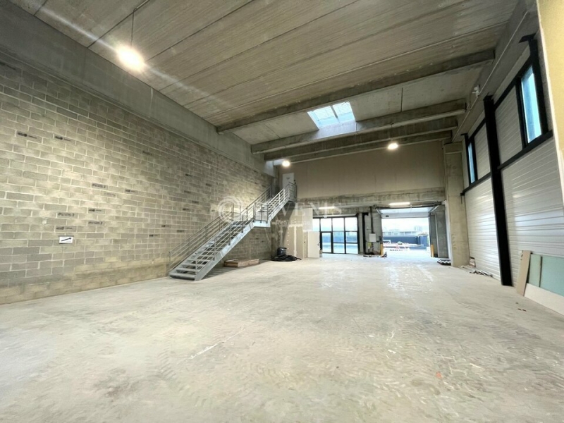 Location Activités Entrepôts BOBIGNY (93000) - Photo 1