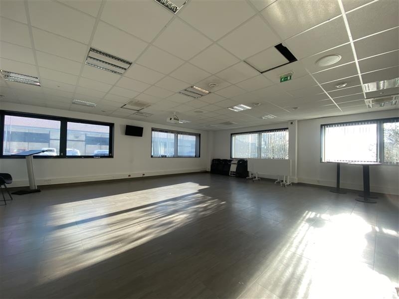 Location Activités Entrepôts IVRY SUR SEINE (94200) - Photo 2