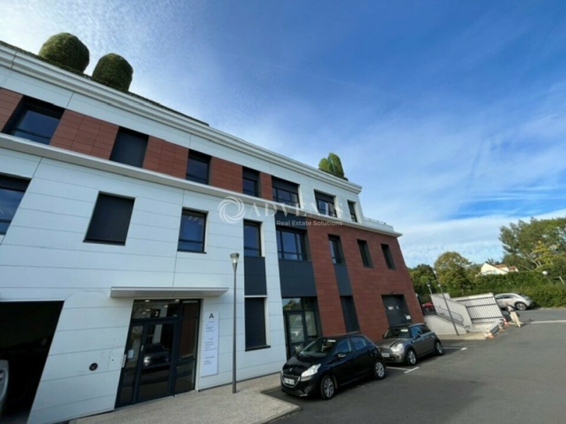 Location Bureaux FOURQUEUX (78112) - Photo 11