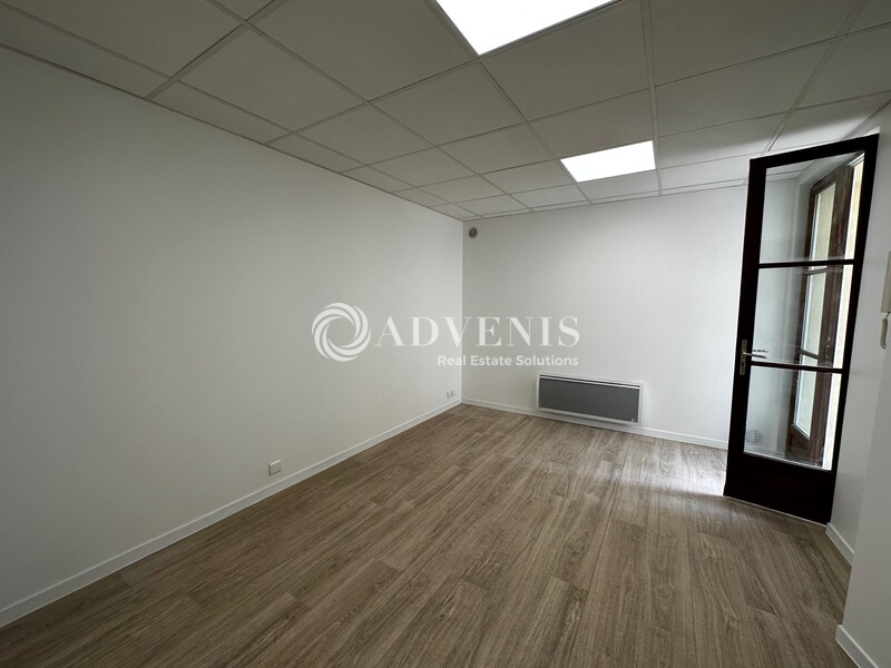 Location Bureaux POISSY (78300) - Photo 2