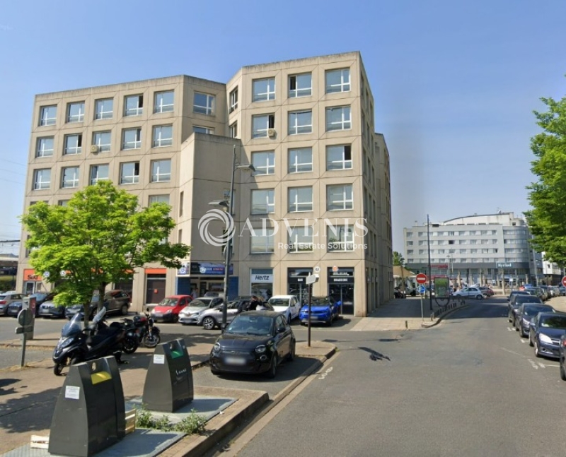 Location Bureaux SAINT PIERRE DES CORPS (37700) - Photo 2