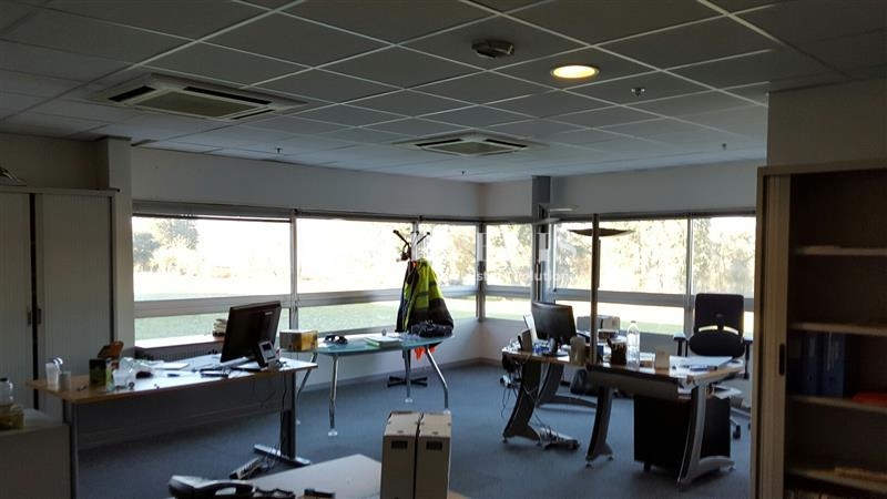 Location Bureaux SAINT CYR SUR LOIRE (37540) - Photo 2