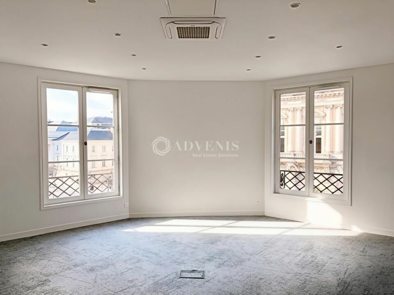 Location Bureaux TOURS (37000) - Photo 1