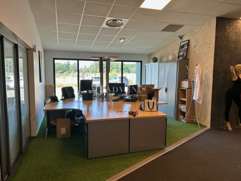 Location Commerces VEIGNE (37250) - Photo 8