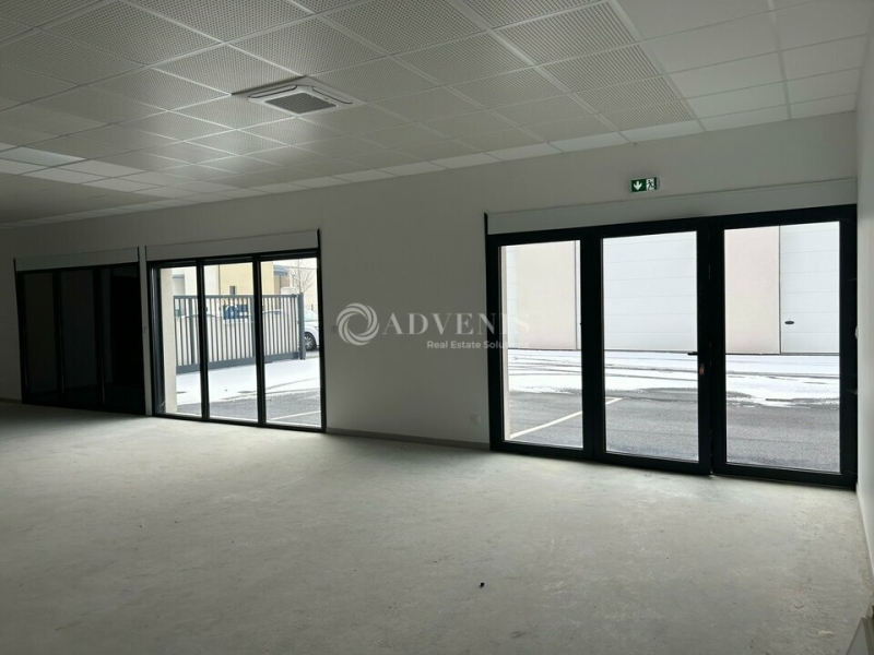 Location Bureaux CHARGE (37530) - Photo 1