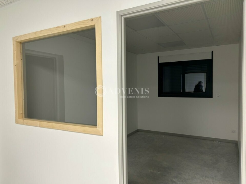 Location Bureaux CHARGE (37530) - Photo 7