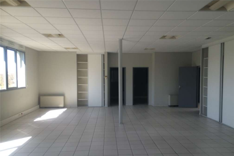 Vente Investisseur Bureaux PARCAY MESLAY (37210) - Photo 1