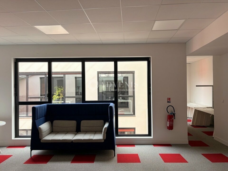 Location Bureaux TOURS (37000) - Photo 1