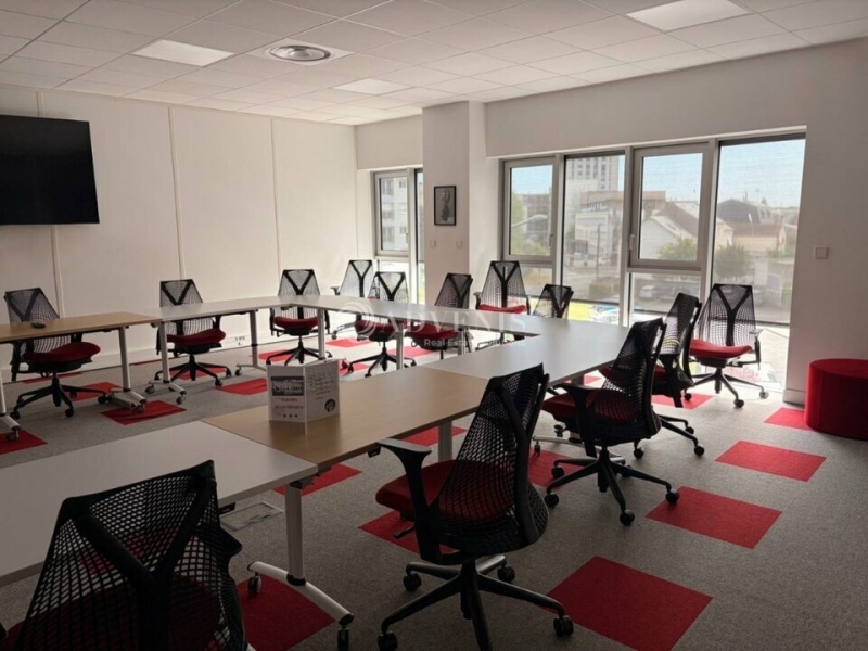 Location Bureaux TOURS (37000) - Photo 3