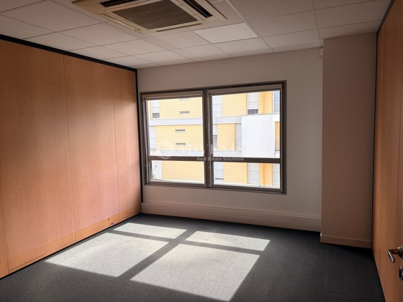 Location Bureaux TOURS (37200) - Photo 10
