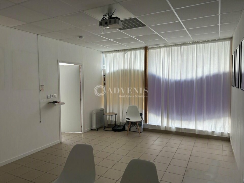 Location Commerces JOUÉ LÈS TOURS (37300) - Photo 4