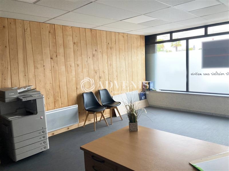 Location Bureaux MONT PRES CHAMBORD (41250) - Photo 1