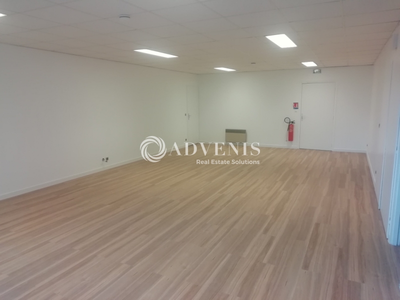 Location Bureaux LA CHAUSSEE SAINT VICTOR (41260) - Photo 2
