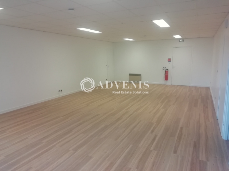 Location Bureaux LA CHAUSSEE SAINT VICTOR (41260) - Photo 2