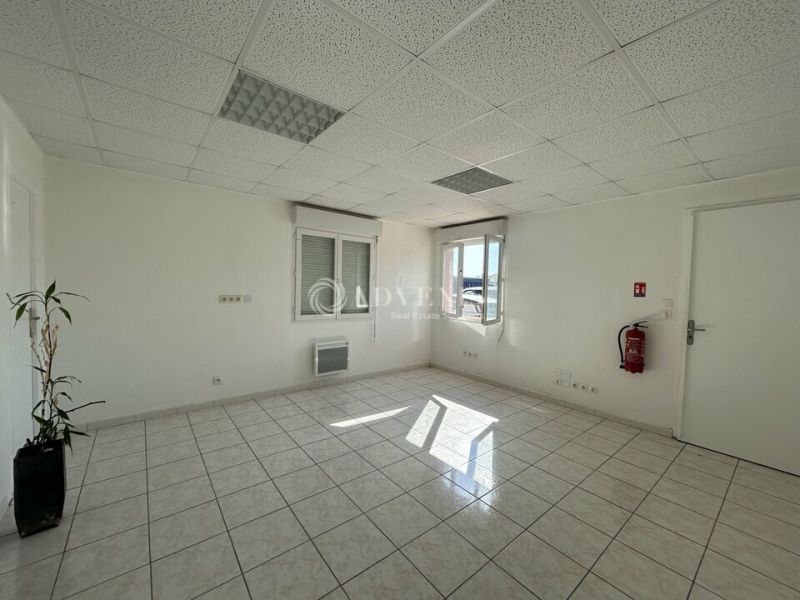 Location Bureaux COURSAN (11110) - Photo 1
