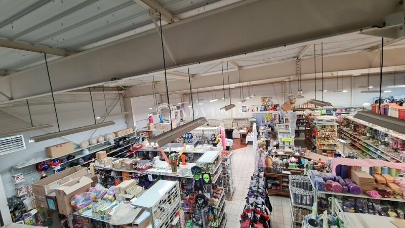 Location Commerces HILLION (22120) - Photo 1