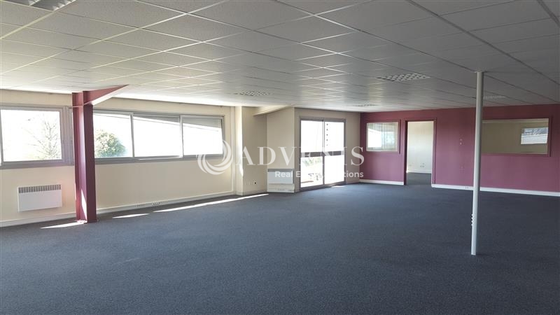 Location Bureaux MONTGERMONT (35760) - Photo 1