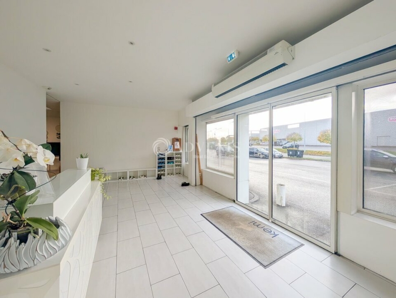 Location Commerces MONTGERMONT (35760) - Photo 1