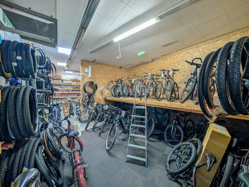 Location Commerces DINAN (22100) - Photo 10