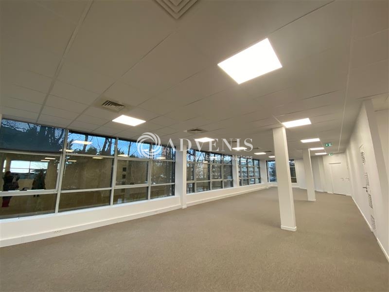 Location Bureaux et activités légères ELANCOURT (78990) - Photo 7