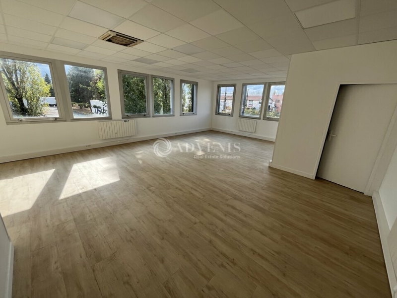 Location Entrepôts COIGNIERES (78310) - Photo 11