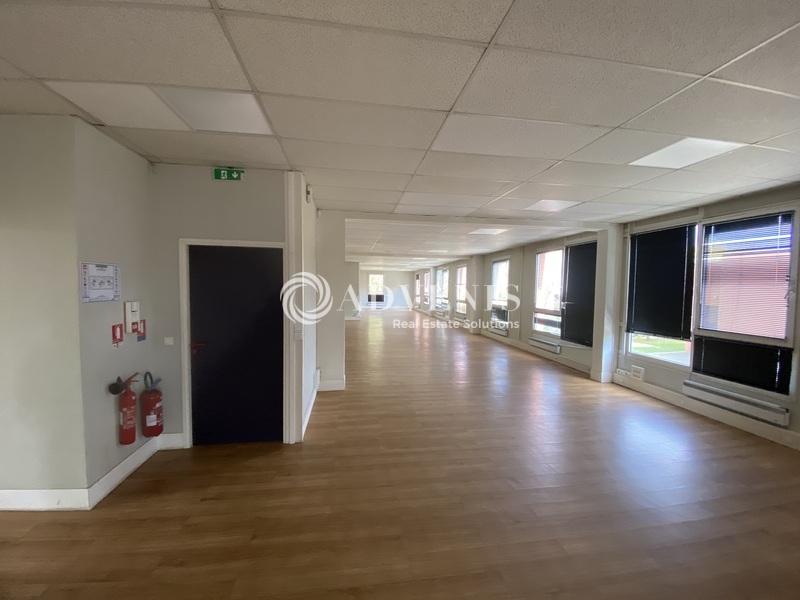 Location Bureaux et activités légères MONTIGNY LE BRETONNEUX (78180) - Photo 4
