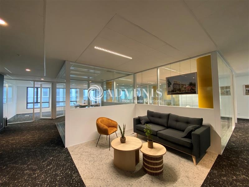 Vente Utilisateur Bureaux MONTIGNY LE BRETONNEUX (78180) - Photo 2