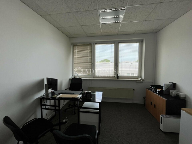 Location Bureaux TRAPPES (78190) - Photo 9