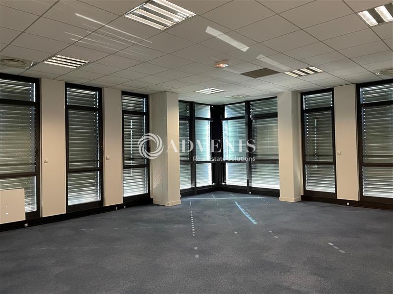 Location Bureaux ELANCOURT (78990) - Photo 2