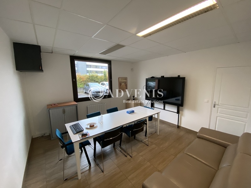 Location Bureaux MONTIGNY LE BRETONNEUX (78180) - Photo 1