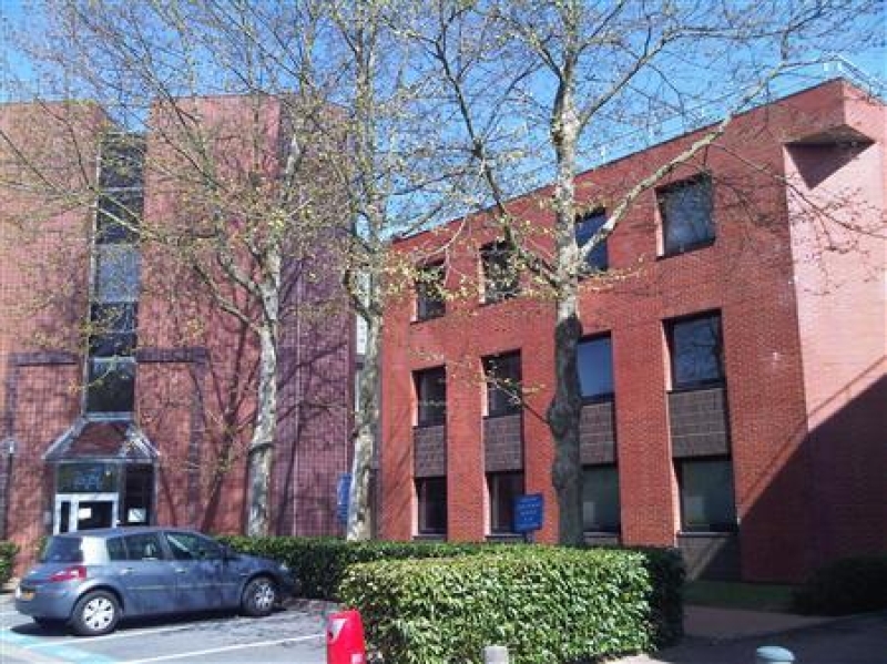 Vente Investisseur Bureaux MONTIGNY LE BRETONNEUX (78180) - Photo 3