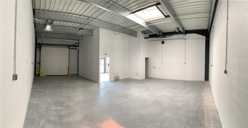 Location Activités Entrepôts TRAPPES (78190) - Photo 1