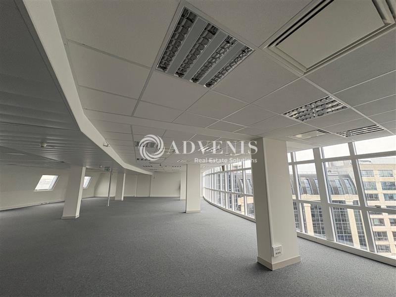Location Bureaux MONTIGNY LE BRETONNEUX (78180) - Photo 2