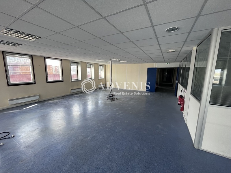 Location Bureaux MONTIGNY LE BRETONNEUX (78180) - Photo 1