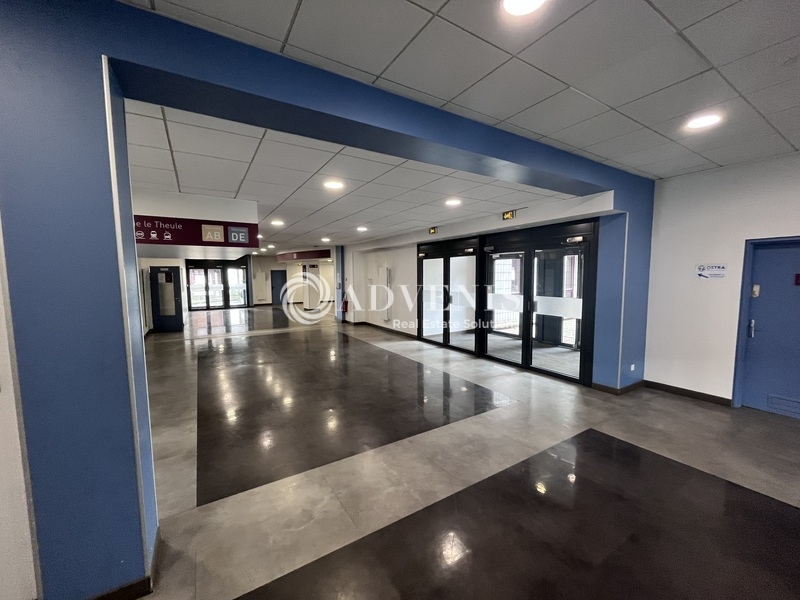 Location Bureaux MONTIGNY LE BRETONNEUX (78180) - Photo 2