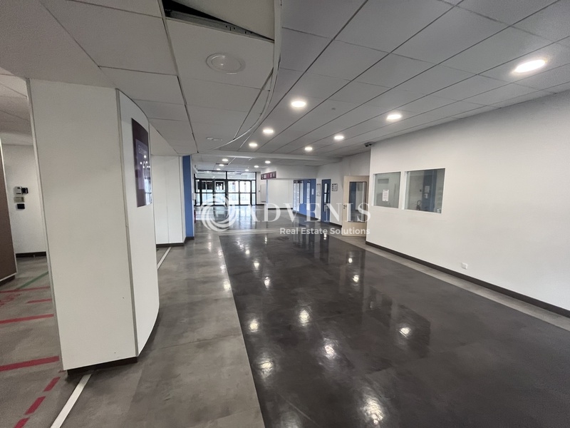 Location Bureaux MONTIGNY LE BRETONNEUX (78180) - Photo 4