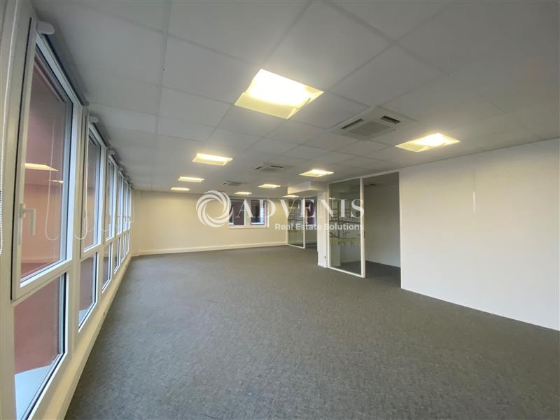 Location Bureaux MONTIGNY LE BRETONNEUX (78180) - Photo 3