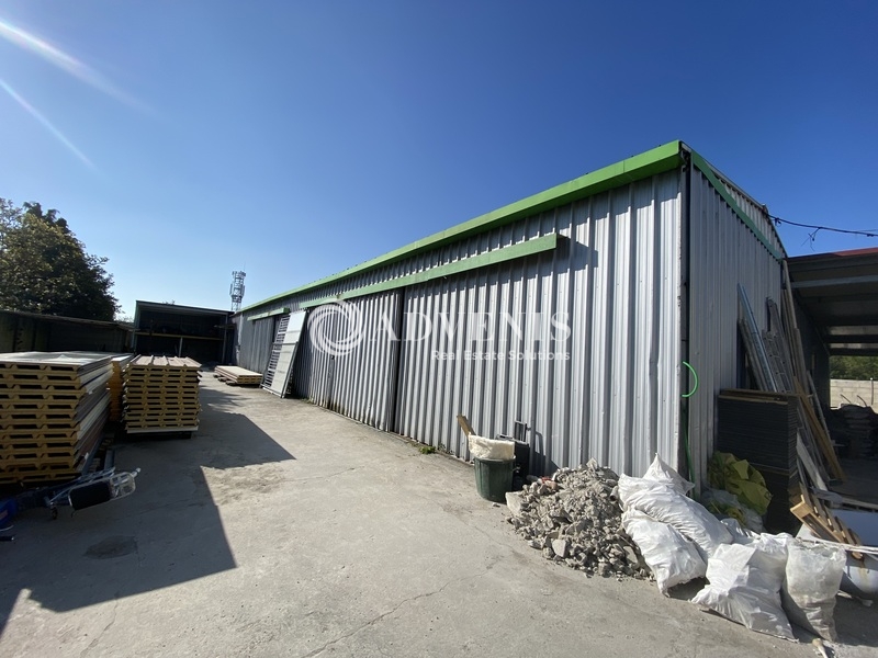 Location Entrepôts COIGNIERES (78310) - Photo 1
