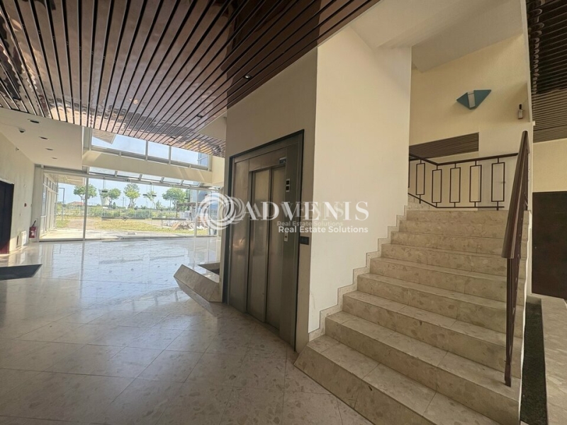 Location Bureaux LES ESSARTS LE ROI (78690) - Photo 2