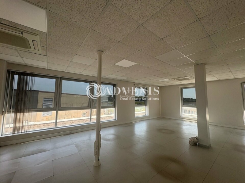 Location Bureaux LES ESSARTS LE ROI (78690) - Photo 5
