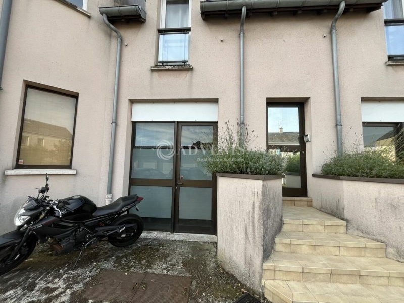 Location Commerces VOISINS LE BRETONNEUX (78960) - Photo 8